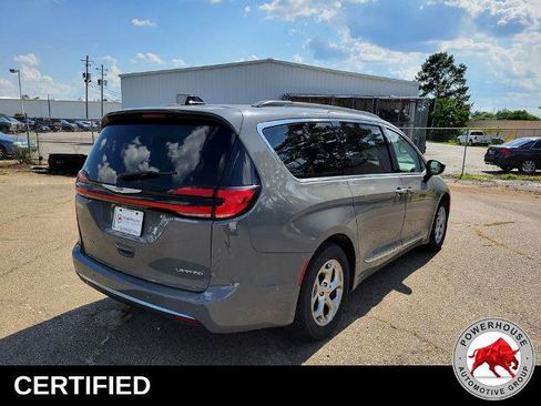 Used 2023 Chrysler Pacifica Limited FWD image 6