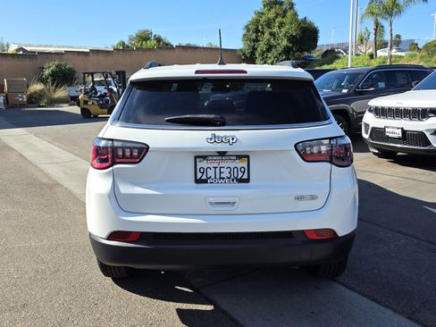 Certified 2022 Jeep Compass Latitude image 4