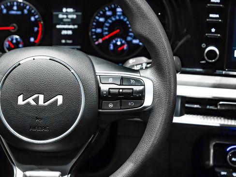 Used 2022 Kia K5 LXS FWD image 18