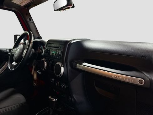 Used 2013 Jeep Wrangler Unlimited Sahara w/ Connectivity Group AWD/4WD image 21