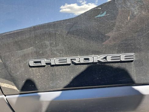 Used 2023 Jeep Cherokee Altitude Lux AWD/4WD image 10