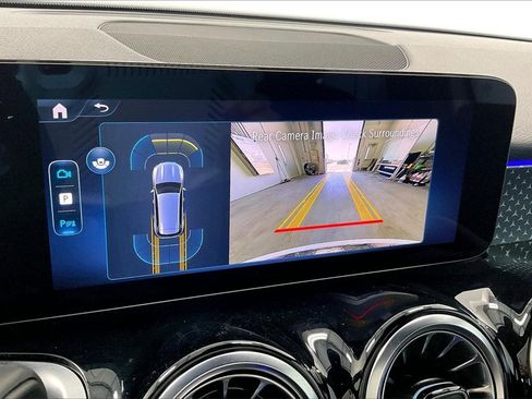 Used 2025 Mercedes-Benz GLB 250 4MATIC image 25