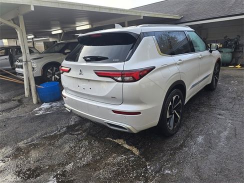 Used 2023 Mitsubishi Outlander SE image 10