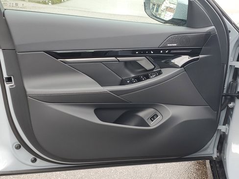 New 2026 BMW 530i xDrive w/ M Sport Package AWD/4WD image 5