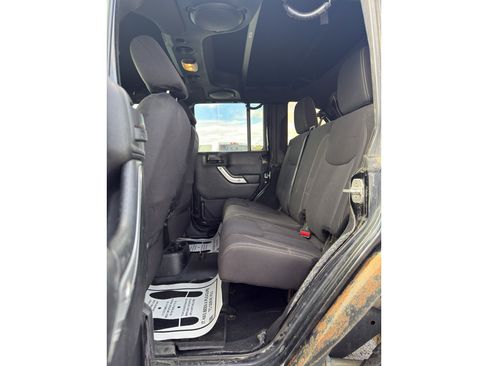 Used 2013 Jeep Wrangler Unlimited Rubicon w/ Connectivity Group image 12