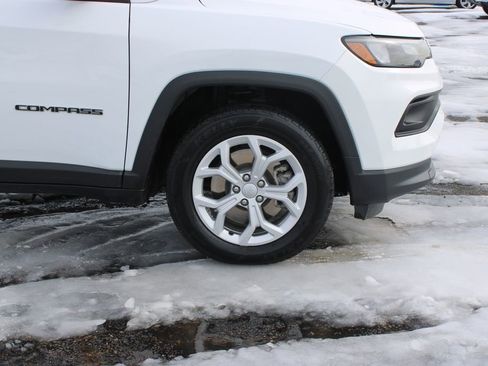 Used 2024 Jeep Compass Latitude AWD/4WD image 12