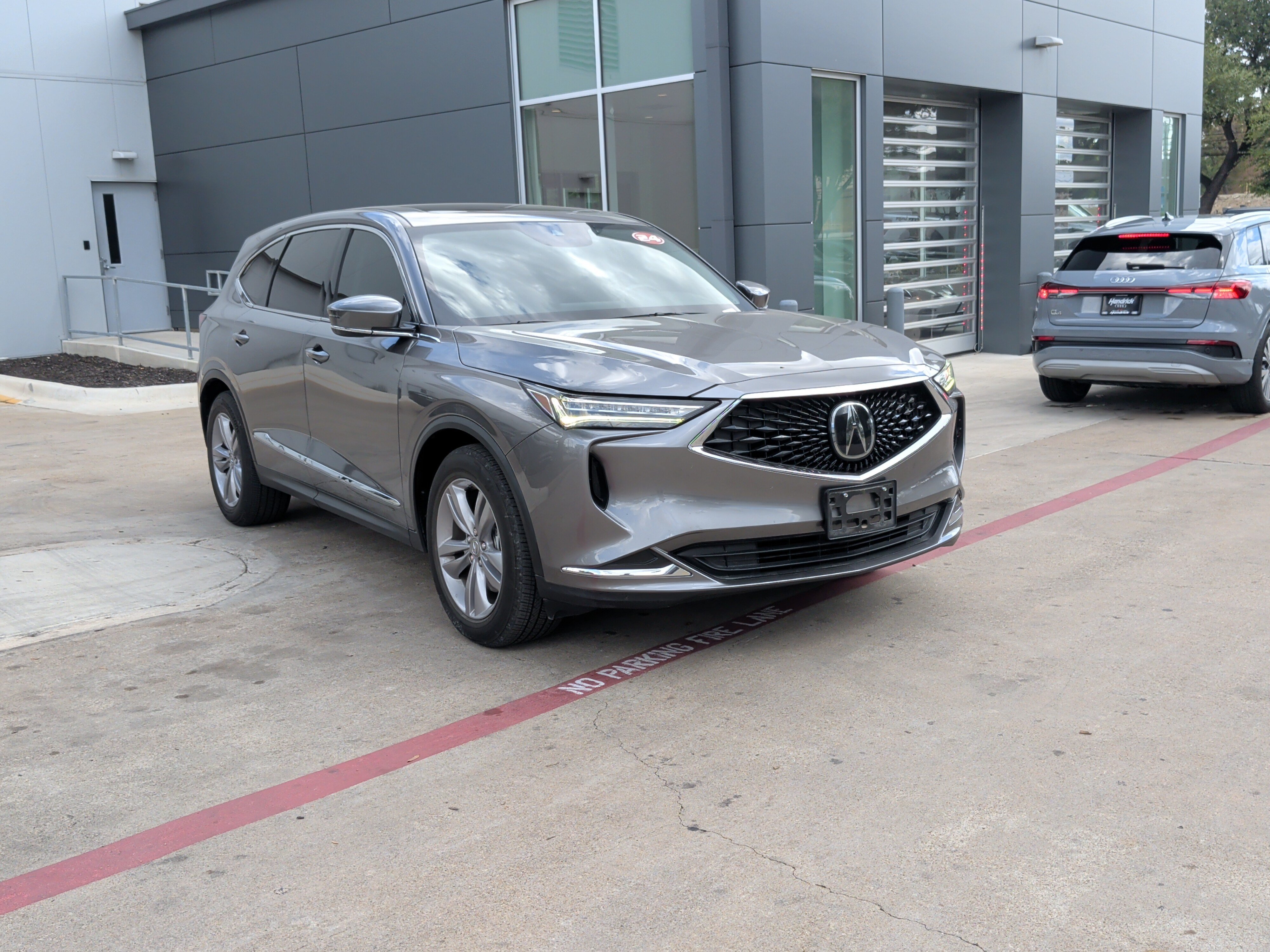 Used 2024 Acura MDX FWD image 2
