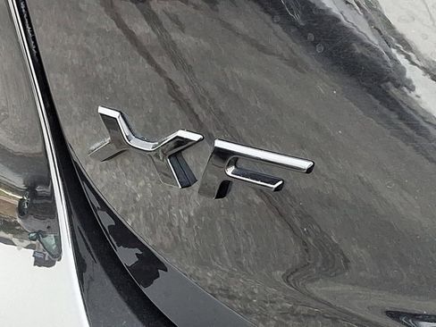 Used 2021 Jaguar XF R-Dynamic SE image 32