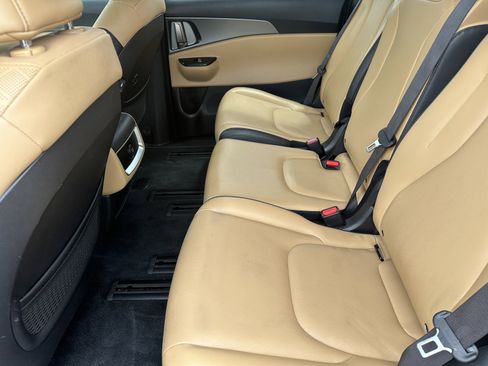 Used 2022 Kia Carnival LX FWD image 21