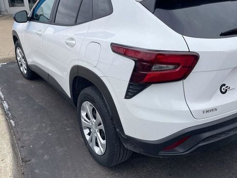 Used 2024 Chevrolet Trax LS image 2