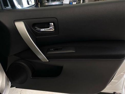 Used 2013 Nissan Rogue SV w/ Premium Pkg AWD/4WD image 28
