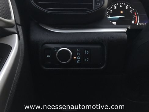 Used 2022 Ford Explorer XLT image 34