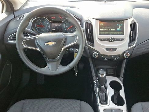 Used 2018 Chevrolet Cruze LS FWD image 11