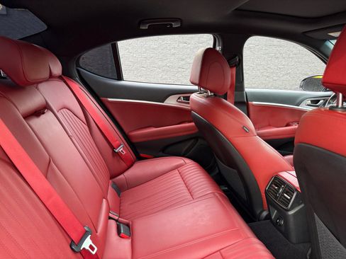 Used 2023 Genesis G70 2.0T w/ Sport Prestige Package image 17