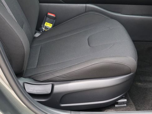 Certified 2026 Hyundai Elantra SE FWD image 17