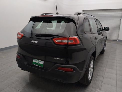 Used 2016 Jeep Cherokee Sport image 7
