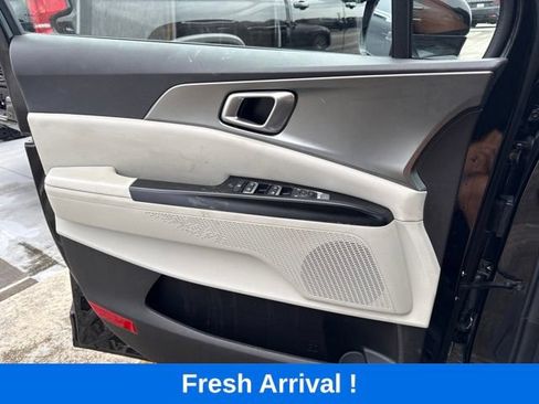 Used 2024 Kia Carnival LX FWD image 13