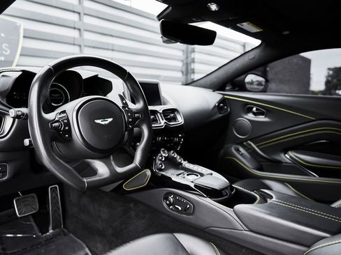 Used 2023 Aston Martin V8 Vantage Coupe RWD image 2