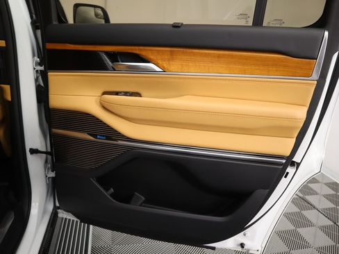 Used 2022 Jeep Grand Wagoneer Series III w/ Flexible Seating Group image 29