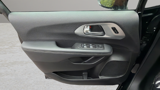 Used 2026 Chrysler Pacifica Limited w/ S Appearance Package FWD image 17