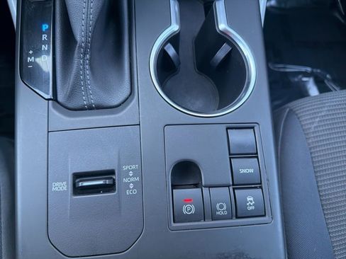 Used 2023 Toyota Highlander LE image 26
