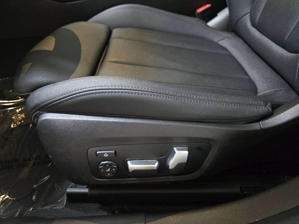 Used 2020 BMW 330i Sedan w/ Convenience Package RWD image 28