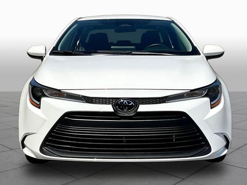 Used 2026 Toyota Corolla LE FWD image 4