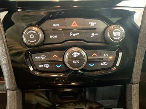Used 2018 Chrysler 300 S w/ 300S Premium Group AWD/4WD image 40