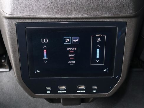 Used 2025 GMC Yukon XL Denali Ultimate AWD/4WD image 15