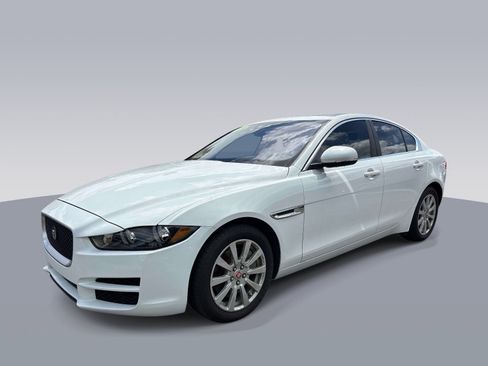 Used 2019 Jaguar XE RWD image 7