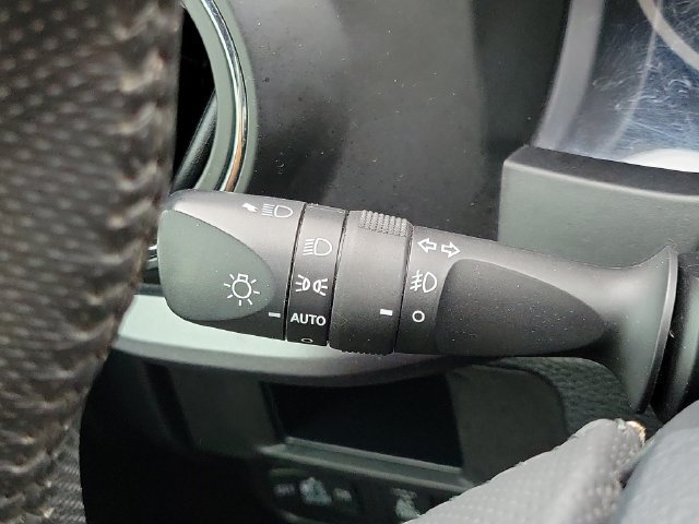 Used 2018 Toyota Tacoma TRD Sport AWD/4WD image 16
