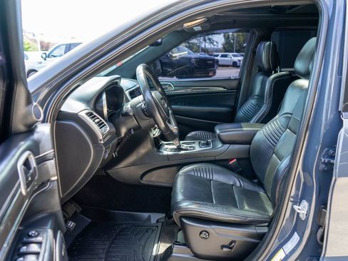 Used 2017 Jeep Grand Cherokee SRT AWD/4WD image 11