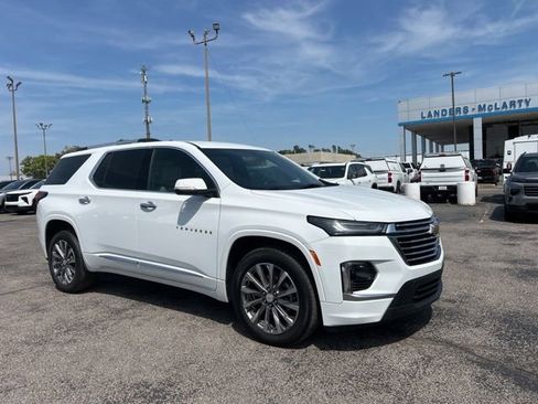 Used 2023 Chevrolet Traverse Premier FWD image 1