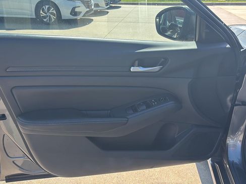 Used 2025 Nissan Altima 2.5 SV FWD image 9