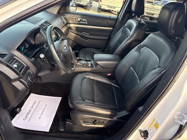 Used 2018 Ford Explorer XLT w/ Equipment Group 202A AWD/4WD image 12