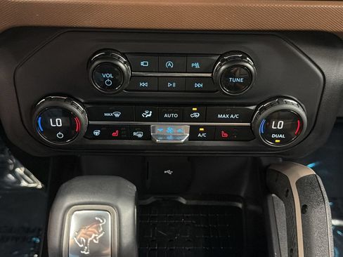 Used 2024 Ford Bronco Outer Banks AWD/4WD image 23