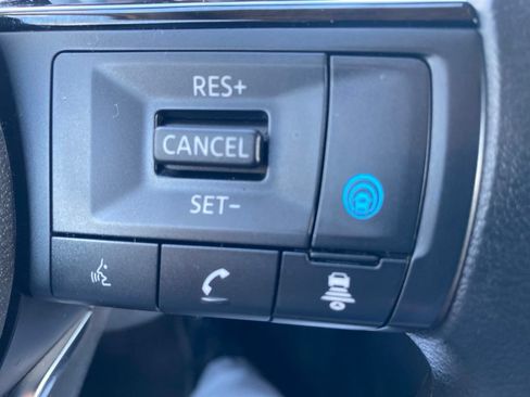 Used 2023 Nissan Rogue SV AWD/4WD image 18
