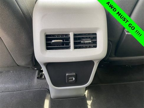 Used 2024 GMC Terrain SLE image 29