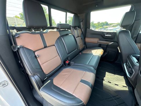 Used 2020 Chevrolet Silverado 1500 High Country w/ Technology Package AWD/4WD image 34