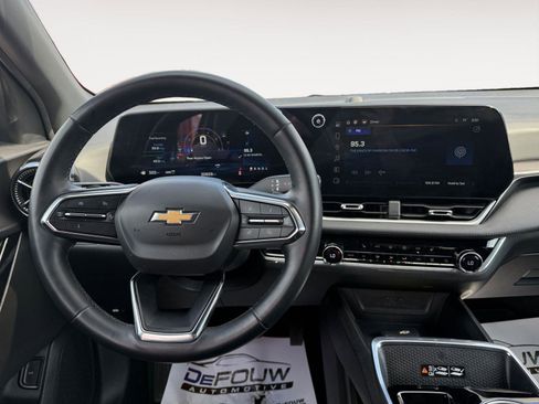 Used 2025 Chevrolet Equinox LT w/ Convenience Package II image 13