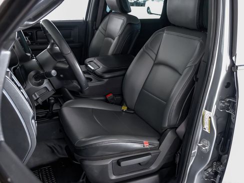 Used 2022 RAM 2500 Tradesman w/ Chrome Appearance Group image 28