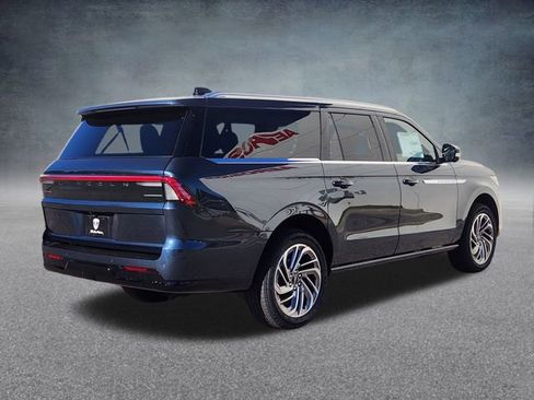 New 2025 Lincoln Navigator L Reserve image 7