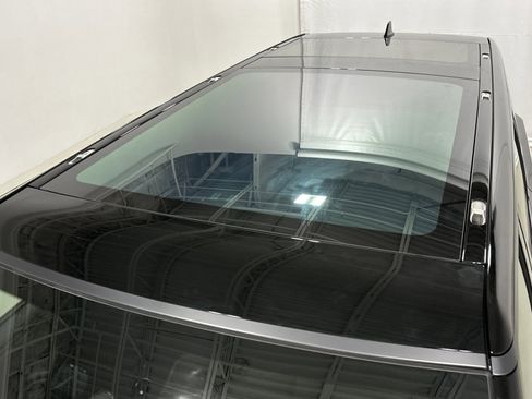 Used 2025 Rivian R1S Premium image 13