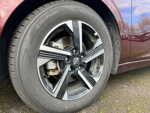 Used 2025 Nissan Sentra SV image 28