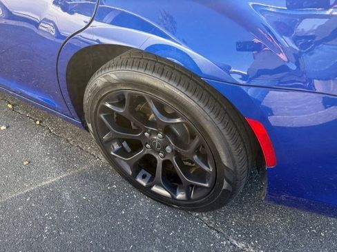 Used 2019 Chrysler 300 Touring w/ Sport Appearance Package image 9