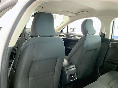 Used 2019 Ford Fusion SE FWD image 11