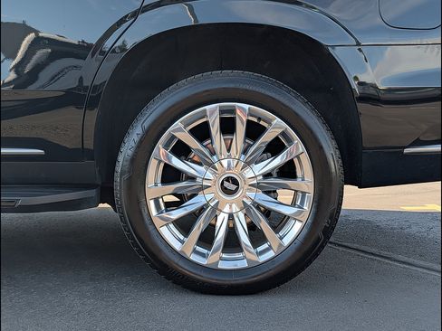 Used 2023 Cadillac Escalade Premium Luxury AWD/4WD image 11