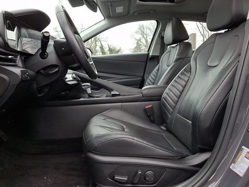 Used 2023 Hyundai Elantra Limited image 13