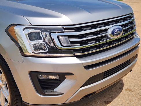 Used 2020 Ford Expedition Max XLT w/ Equipment Group 202A AWD/4WD image 12
