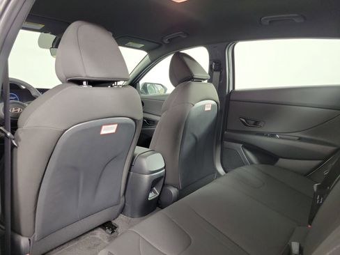 New 2025 Hyundai Elantra SEL image 33